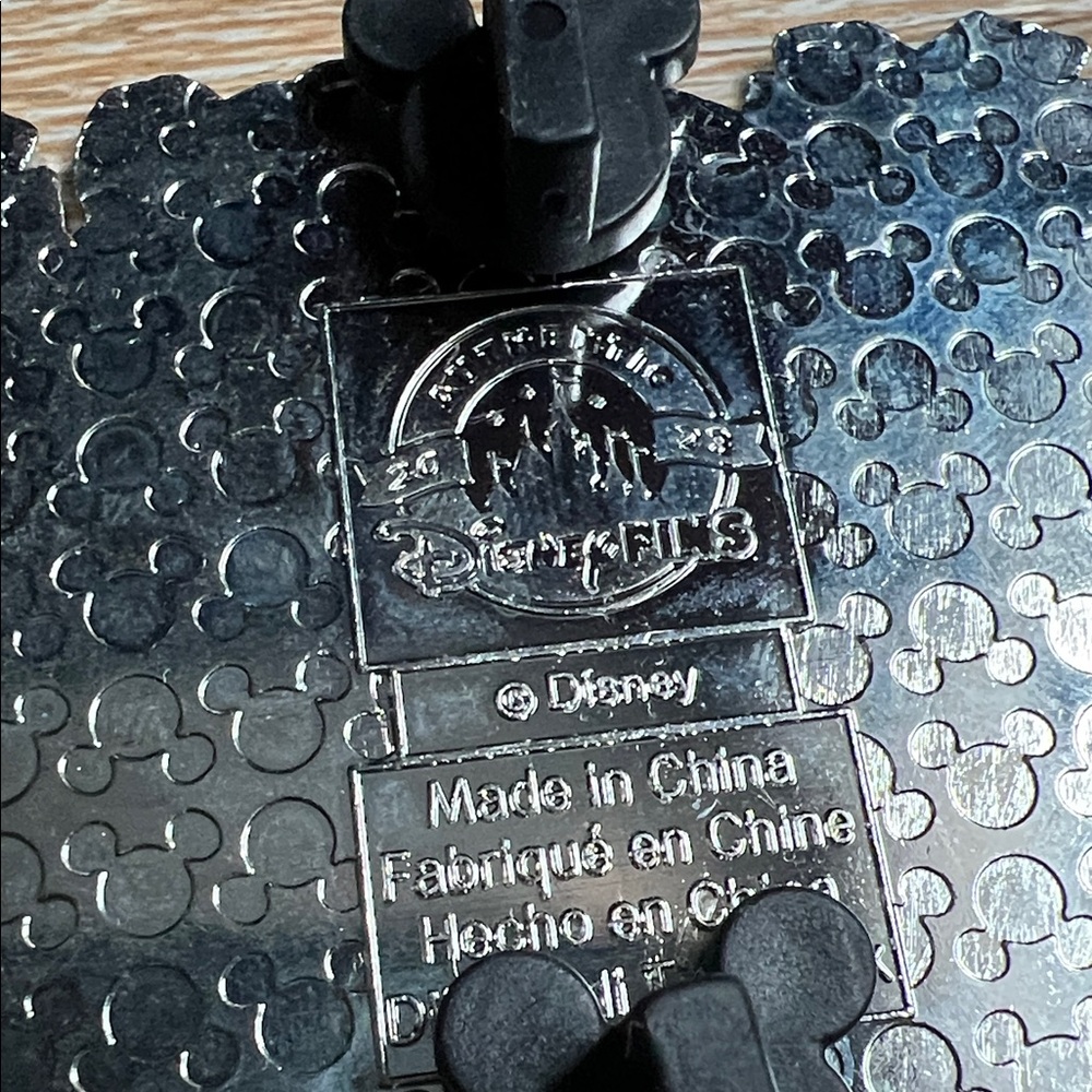 Authentic Disney ⭐️ Jiminy Cricket Silver Enamel Pin with Iconic Characters - Picture 3 of 8
